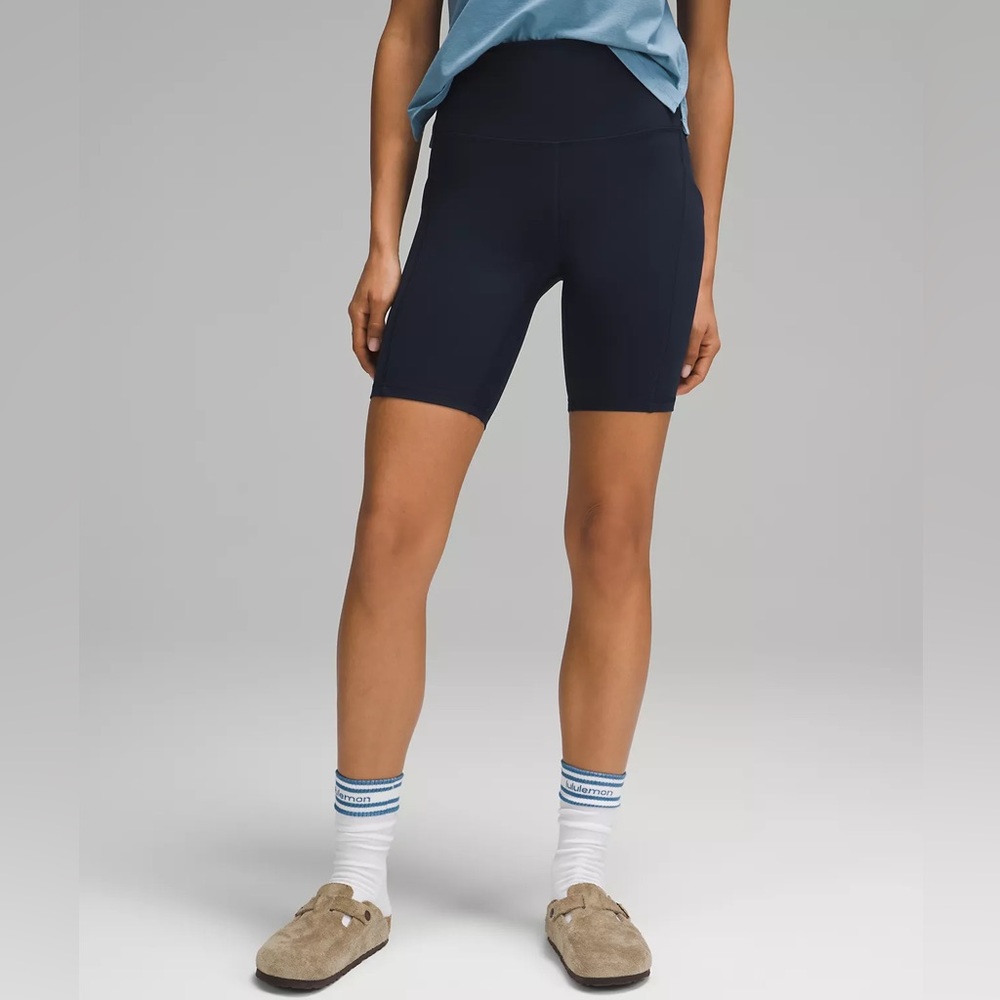 lululemon Align™ Super-High-Rise Short 8" - Dark Grey - Size 4